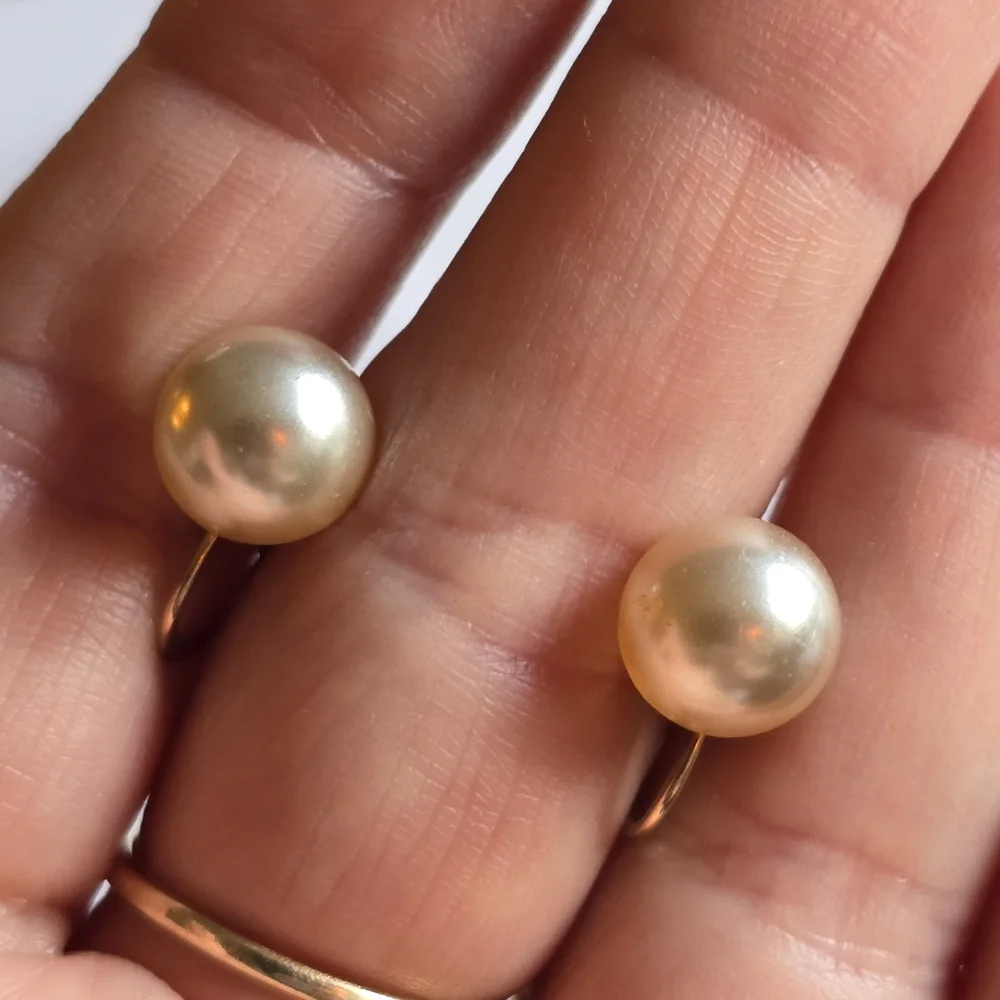 Vintage earrings screwback gold filled faux pearl pearlcore dainty classic
